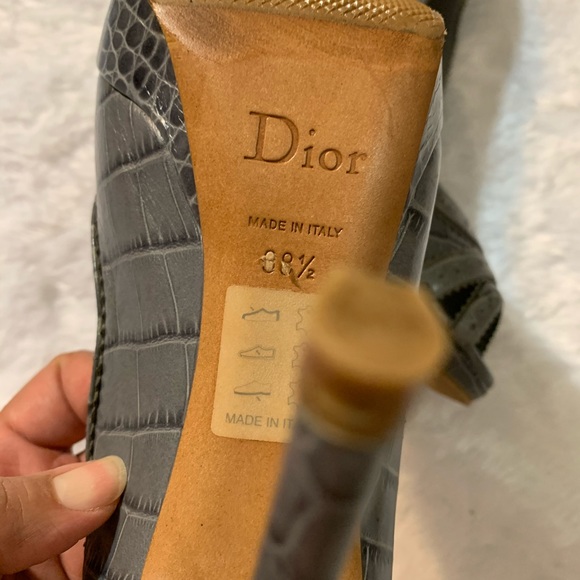 Christian Dior embossed peep-toe pumps size 8.5 - Picture 6 of 8